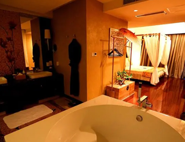 魔都养生会所的黄昏恋：当爱情遇上八十岁